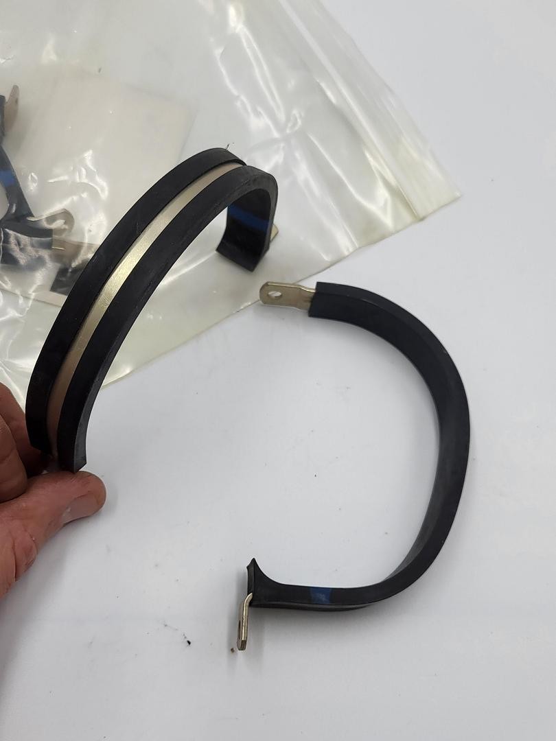 UMPCO WDG 32 Snug-Fit Vibration-Damping Loop Clamp, 2″ ID *NEW*