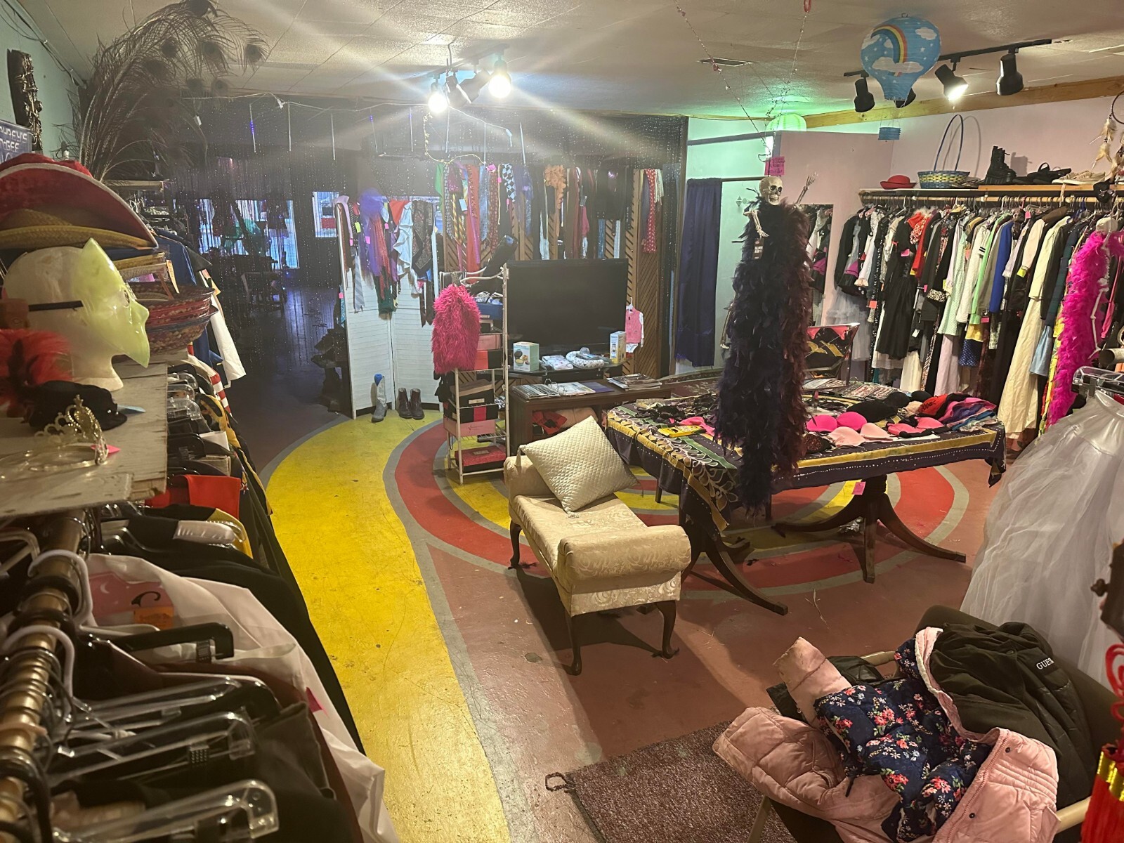 Wholesale lingerie. costume. vintage, shoes, jewelry, store business inventory+