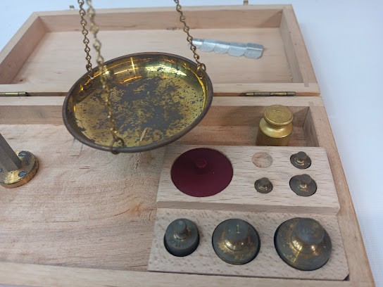 Vintage Gold Travelling Scale in wooden box. Marked Western Germany